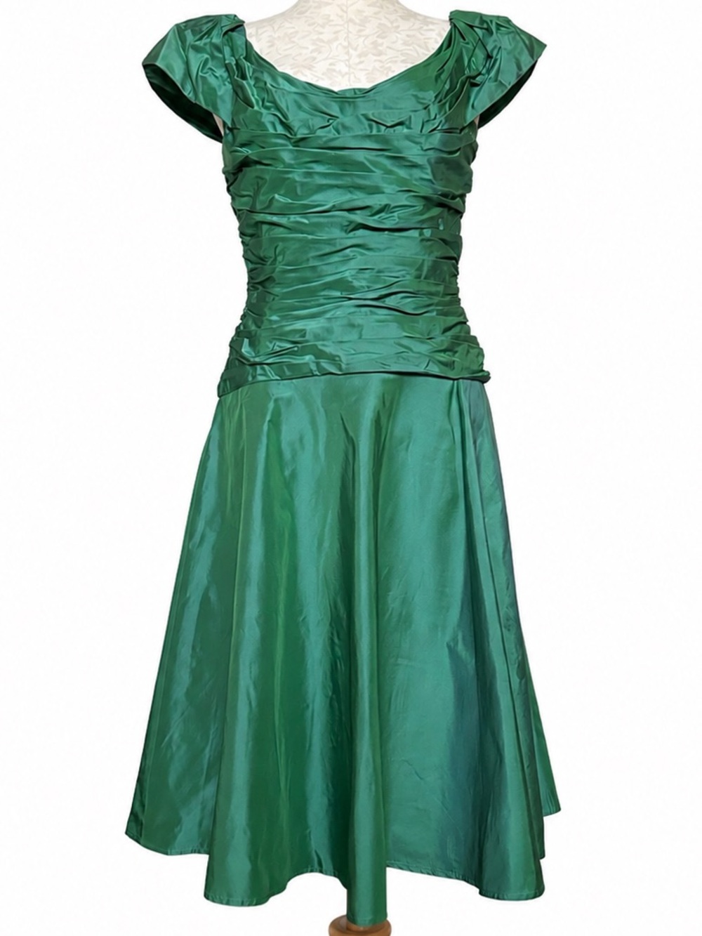 Vintage Tadashi Emerald Green 100% Silk Off Shoulder Ruched Dress Size 8